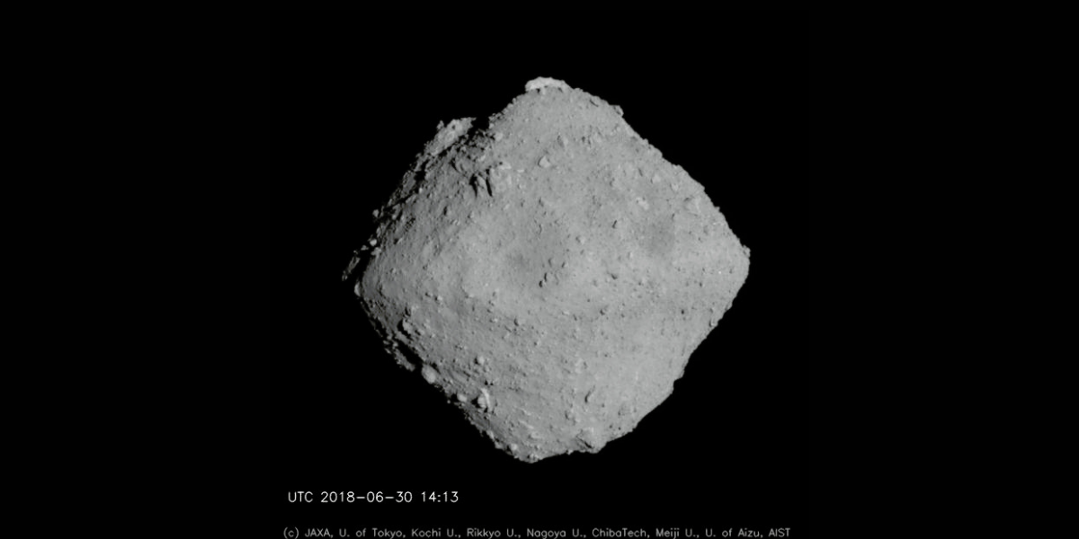2018年にはやぶさ2の望遠カメラで20kmの距離から撮影された小惑星リュウグウ