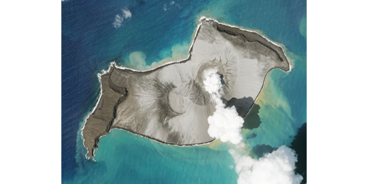 1月15日の大噴火前のフンガ・トンガ=フンガ・ハアパイ火山島の様子