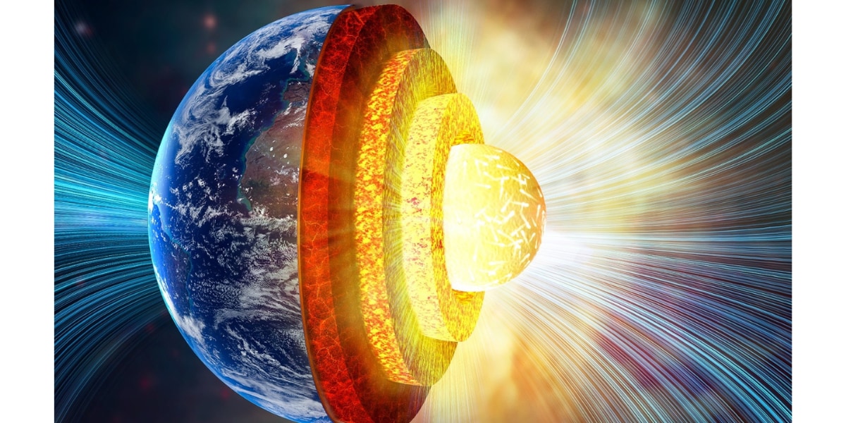 地球の内部構造と超イオン状態の内核を示したイメージイラスト