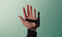 開発された人工指デバイス「Sixth finger」