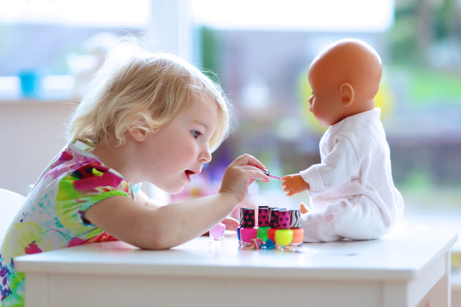「人形遊び」で子どもの社会スキルが向上すると判明