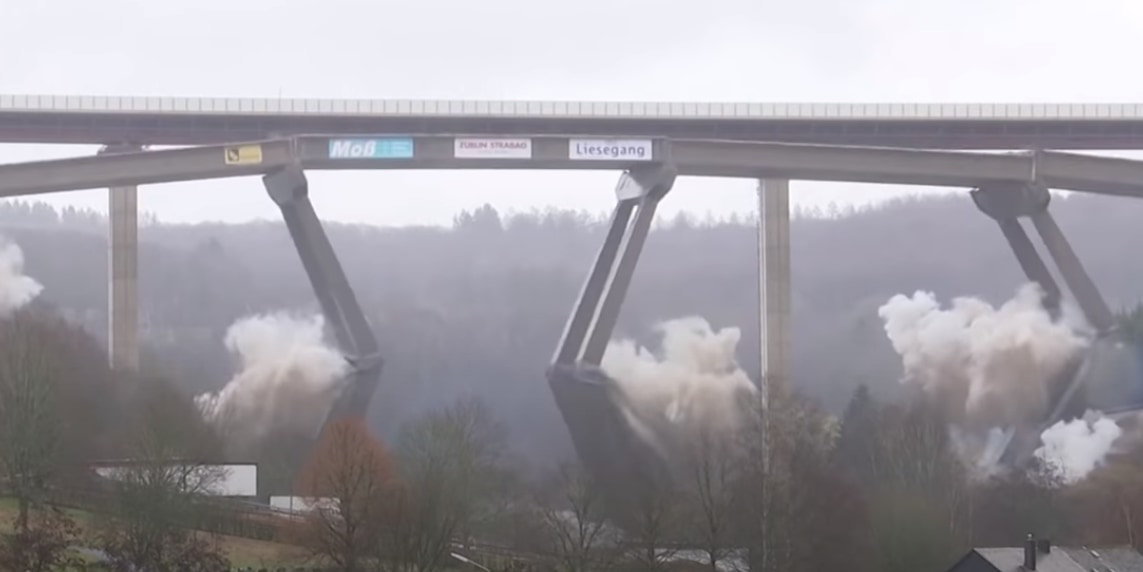 リンスドルフ橋の爆破解体