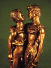 テーバイの神聖隊のカップル像（作・Malcolm Lidbury）