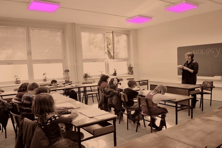 遠紫外線ランプが教室で使われたときのイメージ図