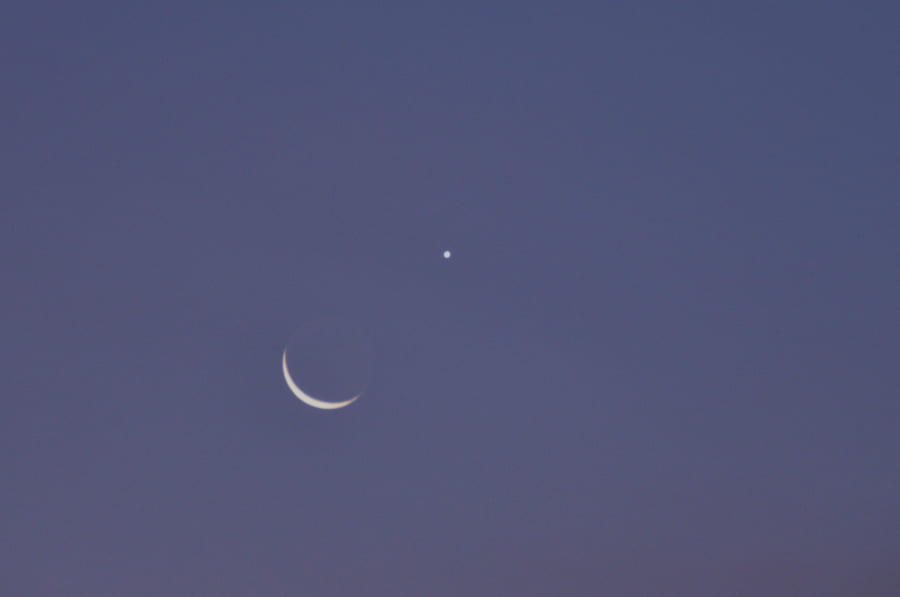 夜明けの三日月と金星