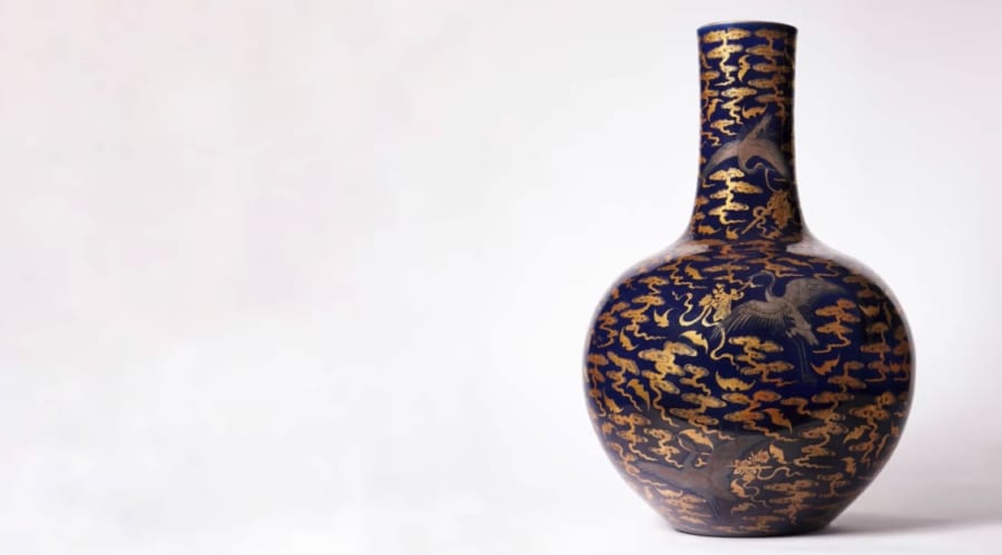 英国のお宝鑑定！　台所の花瓶が「清王朝の壺」と判明し約2億円で落札される！