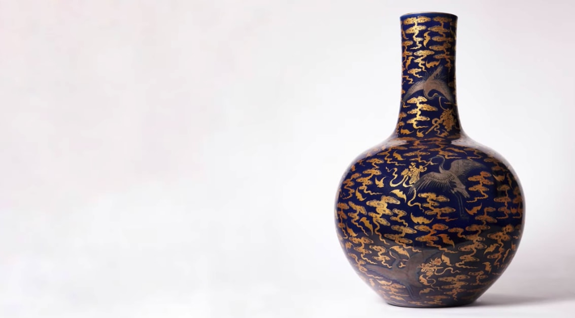 英国のお宝鑑定！ 台所の花瓶が「清王朝の壺」と判明し約2億円で落札