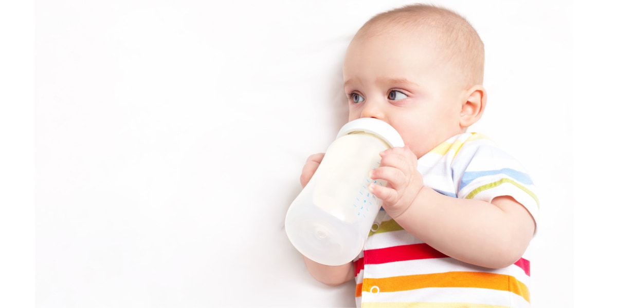 赤ちゃんに「牛乳」を与えてはいけない理由とは？