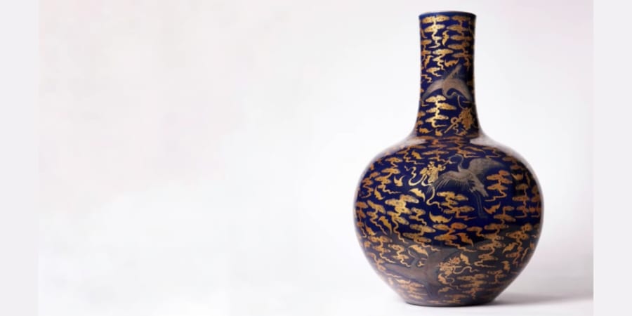 英国のお宝鑑定！ 台所の花瓶が「清王朝の壺」と判明し約2億円で落札 