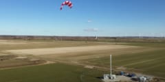 「凧あげ」で風を捉える風力発電機