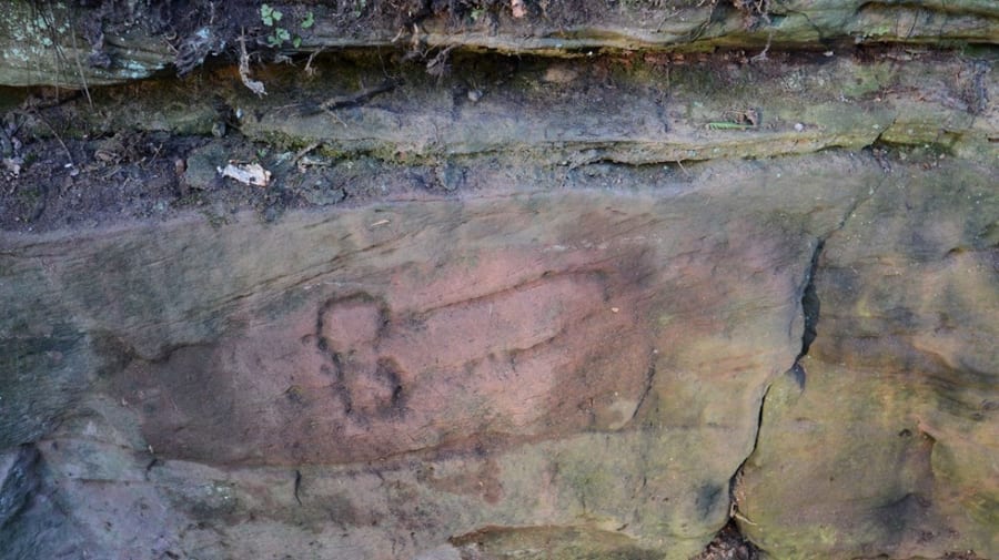 採石場で見つかった「男性器」の落書き