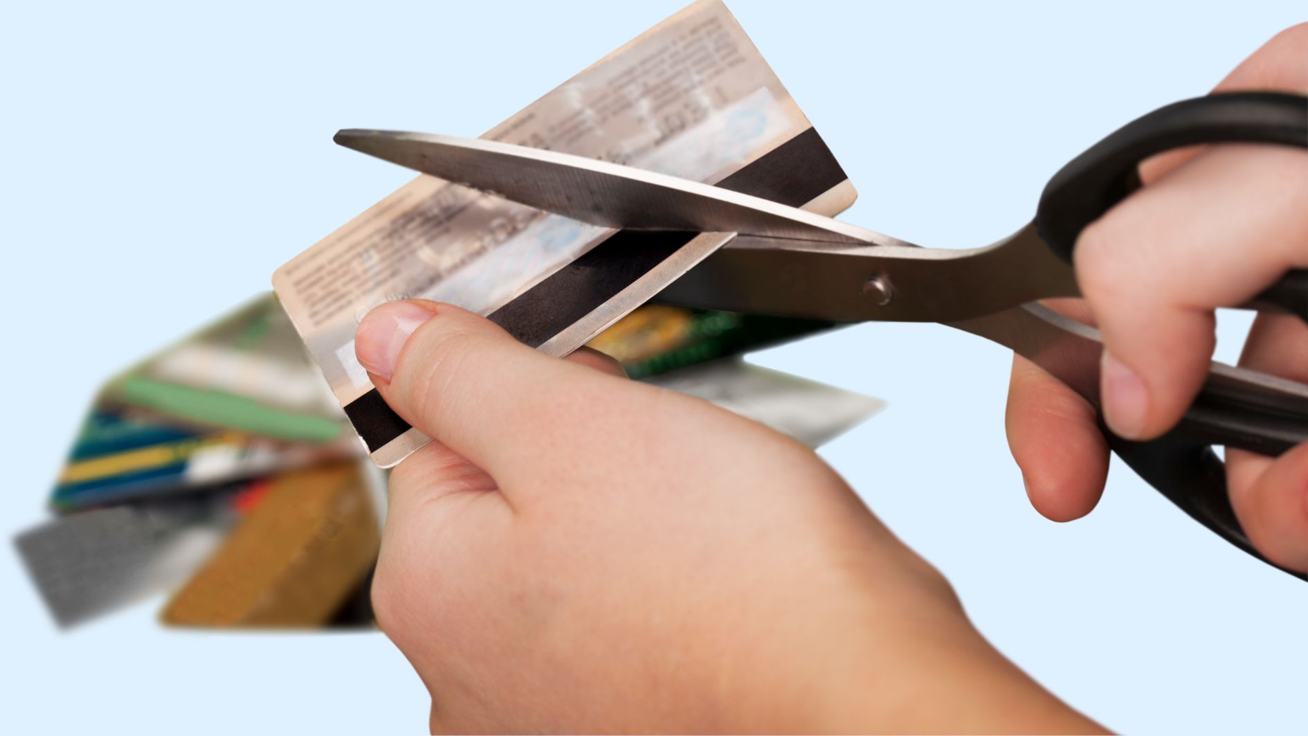 クレジットカードによる衝動買いを防ぐ最も有効な手段は、カードを解約することにある