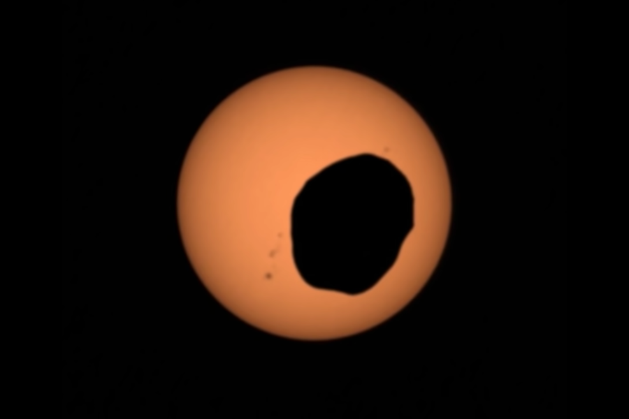 NASAが撮影した”いびつな衛星フォボス”による「火星の日食」