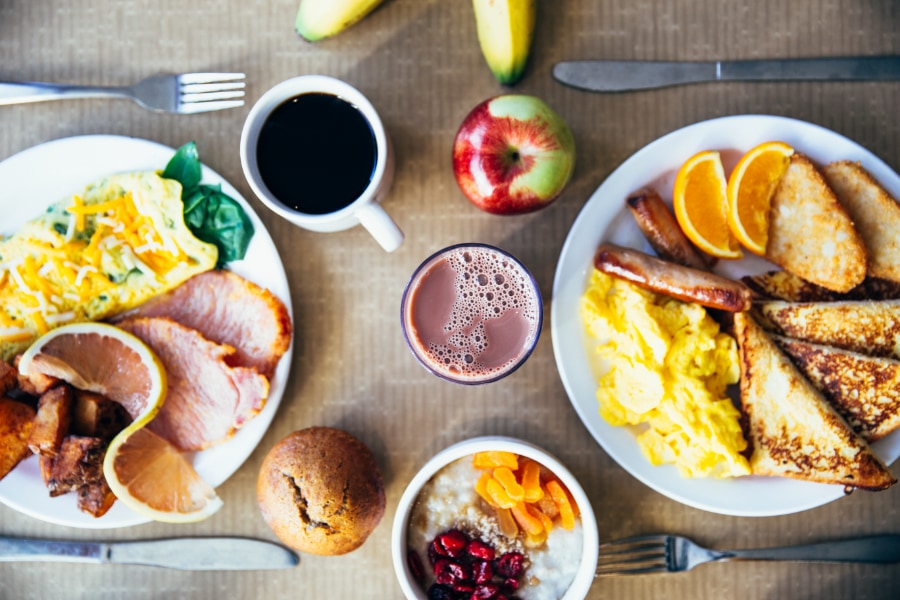 朝食をしっかり摂れば、その後の空腹感は少なくなる