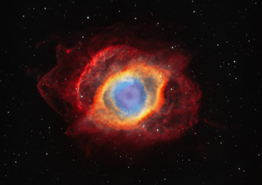 瞳のような星雲が幻想的な「The Eye of God」