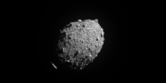 衝突寸前のDART探査機から見た小惑星ディモルフォス