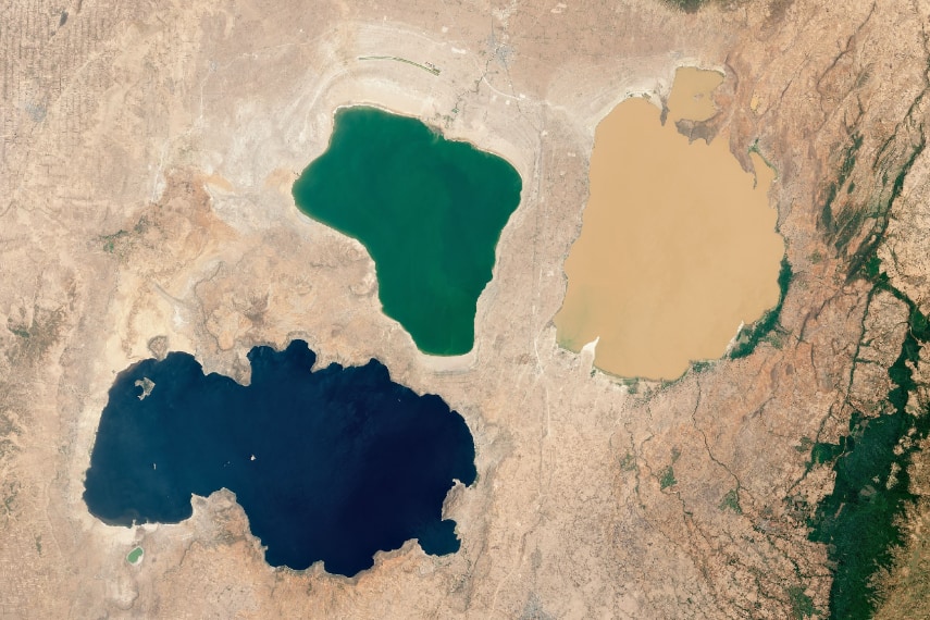 元々同じ湖だったのになぜ？　”3色に分かれてしまった”エチオピアの湖