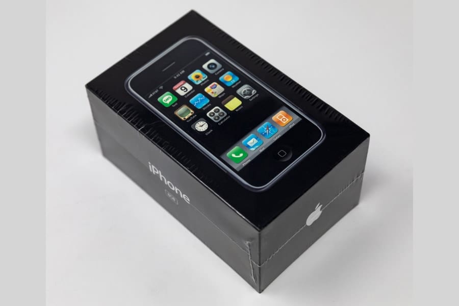 『未開封iPhone1』が600万円で落札！　歴史を変えた携帯電話はどんな製品だったのか？