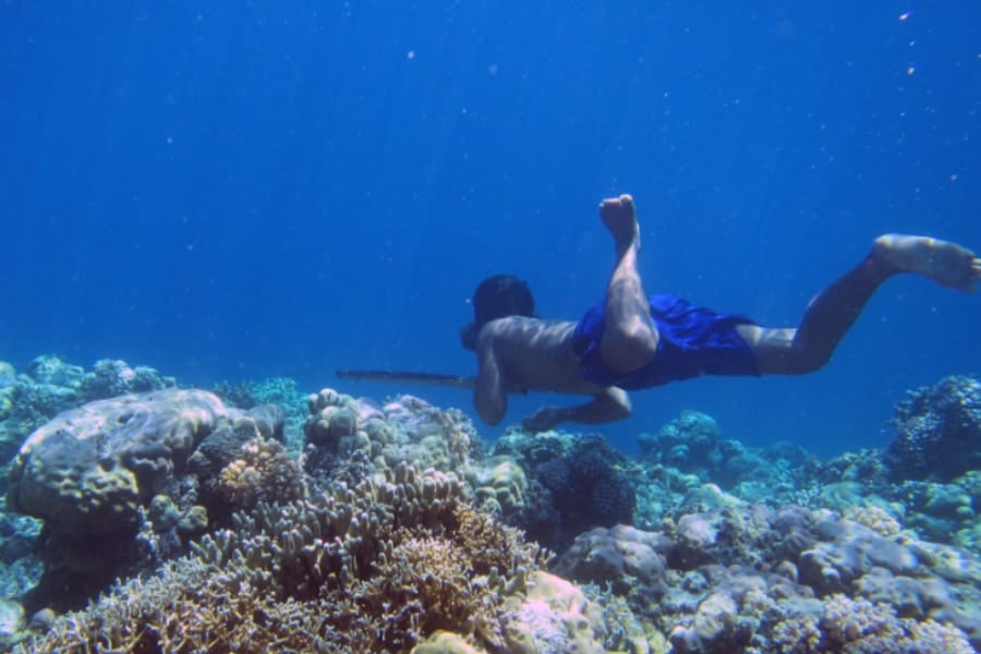 水深70mに15分留まれる！ヒトが水中適応した進化の実例「海の遊牧民バジャウ族」