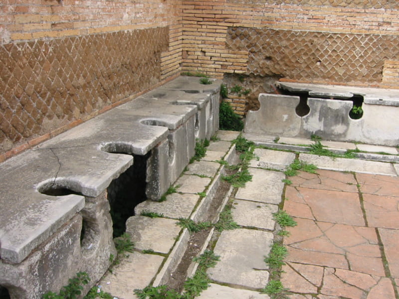 古代ローマの公衆トイレの遺跡