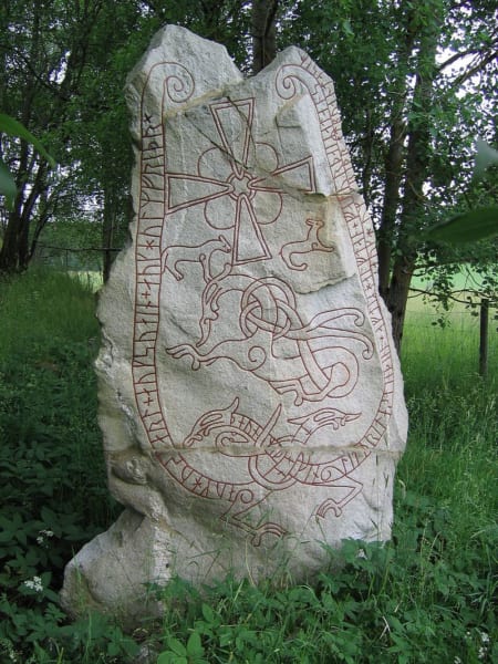 独リングスベルグのルーン石碑（赤線はデジタル上でなぞったもの）