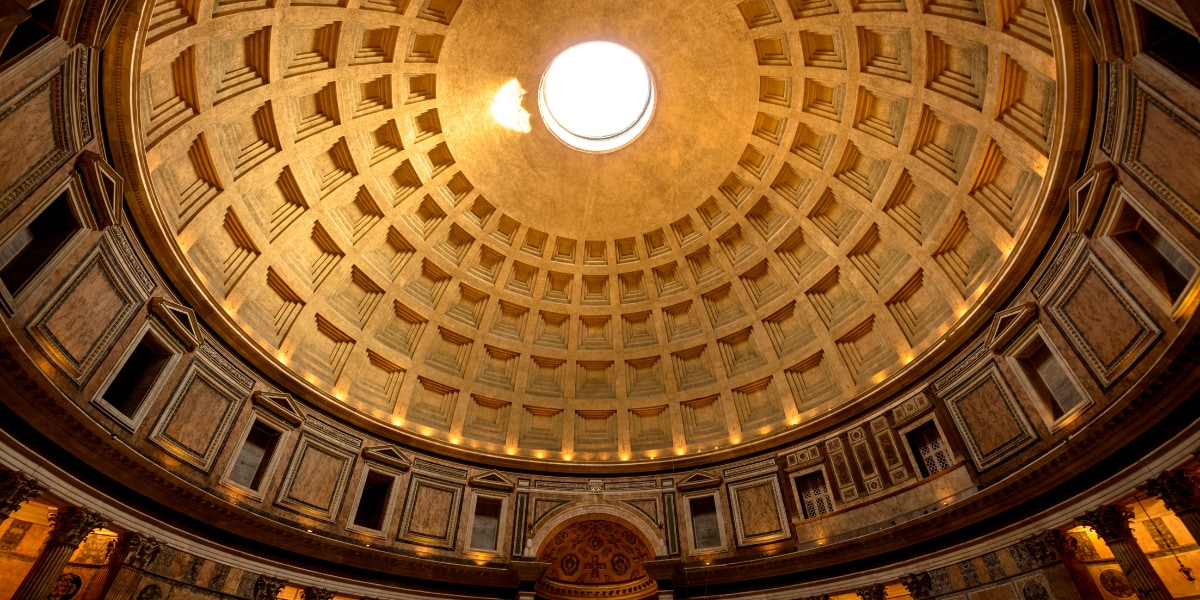 古代ローマの建造物「パンテオン」の内部