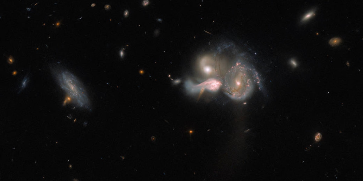 ハッブル宇宙望遠鏡で撮影された「衝突に向かう3つの銀河」の画像が公開