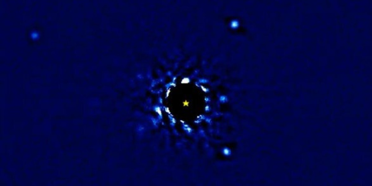 12年分のデータから「4つの系外惑星が主星を周回する」タイムラプス映像を作成！