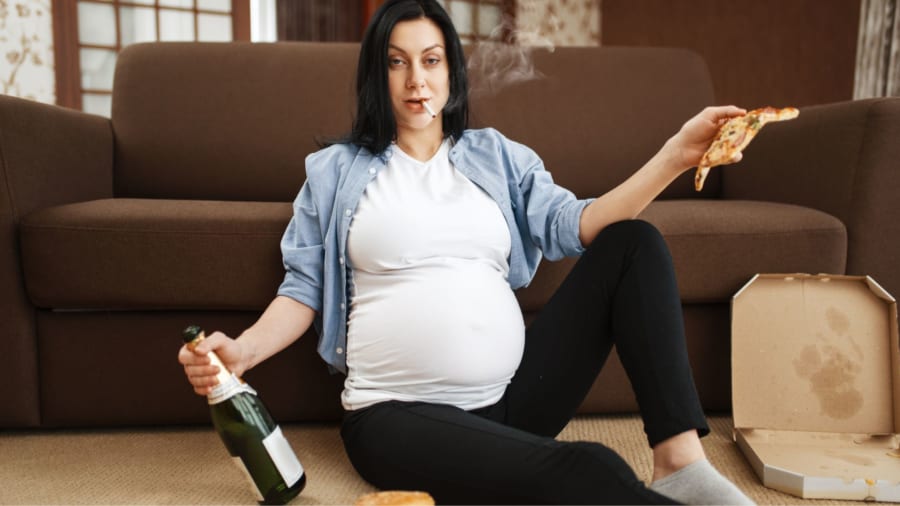 飲酒、タバコ、ジャンクフード、運動不足、生活リズムの乱れなど妊婦の健康状態を乱す要因は多数存在します