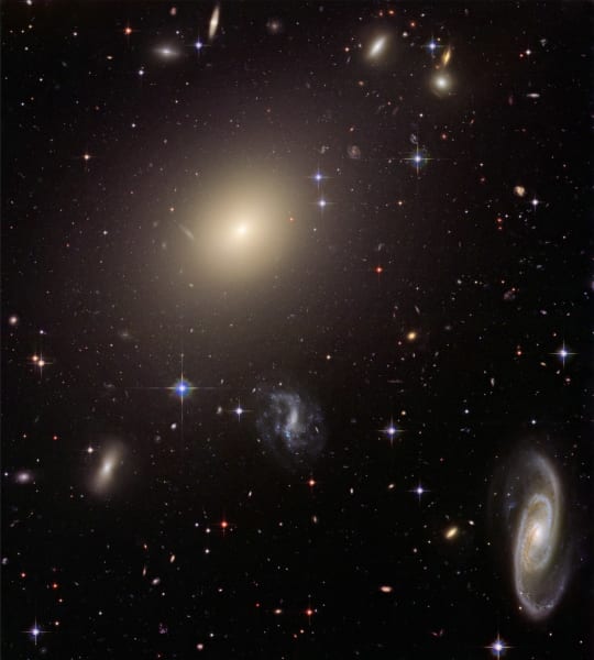 BCGの一つである銀河団「Abell S0740」