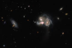 衝突に向かう3つの銀河「SDSSCGB 10189」