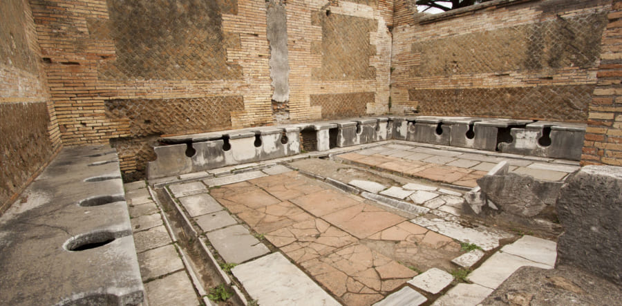 古代ローマの公衆トイレの遺跡