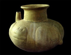 紀元前900年以降にチョコレートを飲むために使われていたとされる陶器のポット