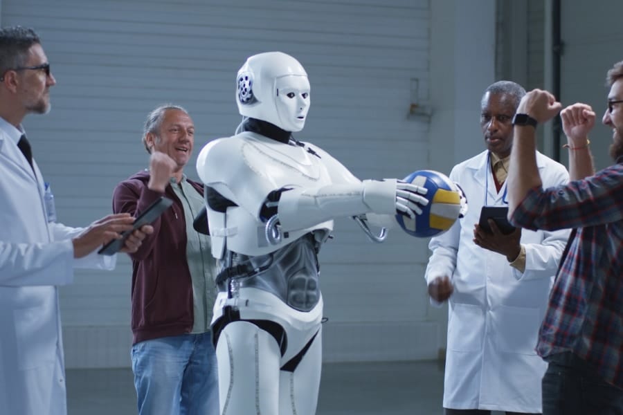 ほとんどの人型ロボットのフィジカルは人間と比べてはるかに劣る。「そっと扱われる存在」