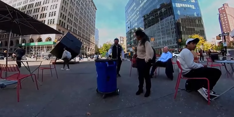 街に配置されたゴミ箱ロボット
