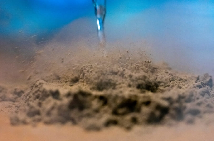 月の塵の模擬粒子に液体窒素を落としたときに起こるフロウ
