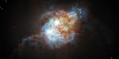 銀河合体に付随した「二重クエーサー」の想像図
