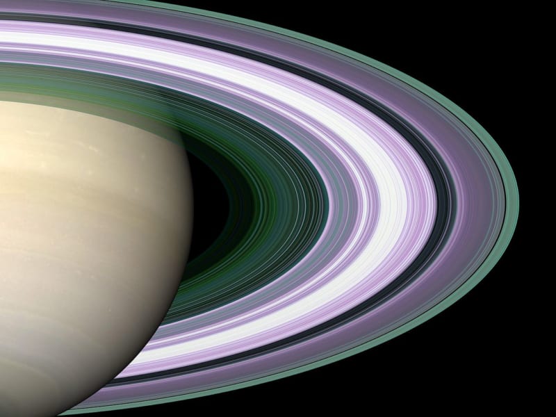 土星の環ごとに着色した画像