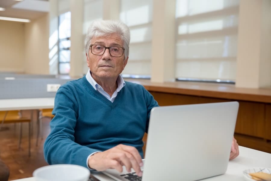 仕事を引退した方が高齢者は「心疾患リスク」が低下すると報告