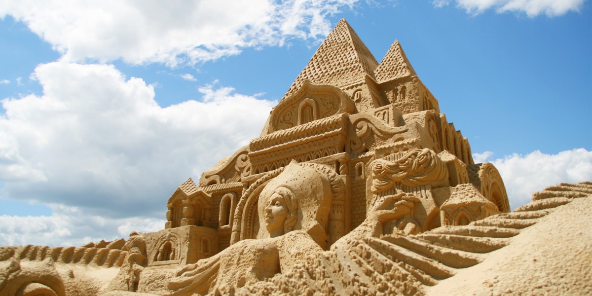スグに実践できる！難攻不落の「砂の城」を作るための砂と水の黄金比率とは？