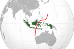 今日のインドネシアの領土（緑）、ウォレス線（赤）
