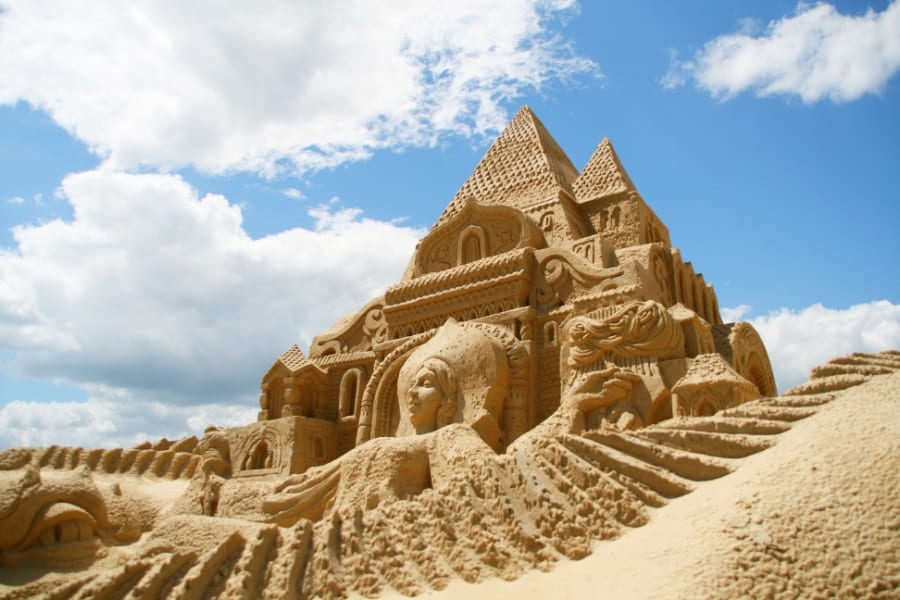 スグに実践できる！頑丈な「砂の城」を作る砂と水の黄金比率とは？