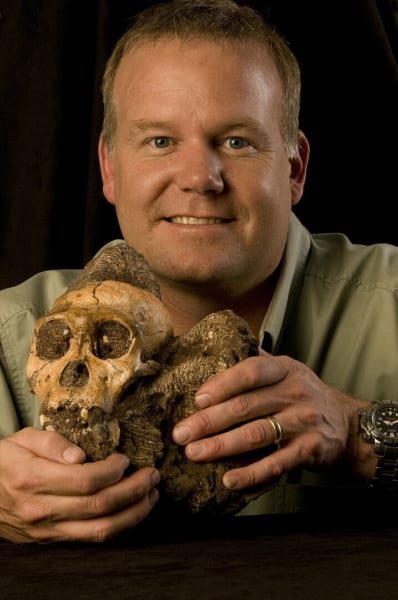 アウストラロピテクス・セディバの頭蓋骨を持つバーガー氏