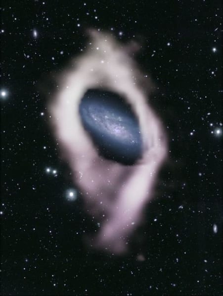 NGC 4632の周囲に水素ガスのリングを発見。極リング銀河だと判明した