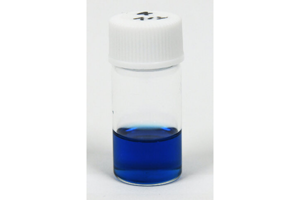 炭化水素は通常無色か白色だがアズレンは鮮やかな青色をしている