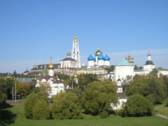 ロシア正教会で最も重要な修道院の至聖三者聖セルギイ大修道院、世界遺産に登録されている