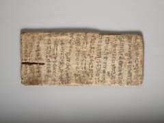 約4000年前のエジプトの文字盤に赤ペンチェックが見られる