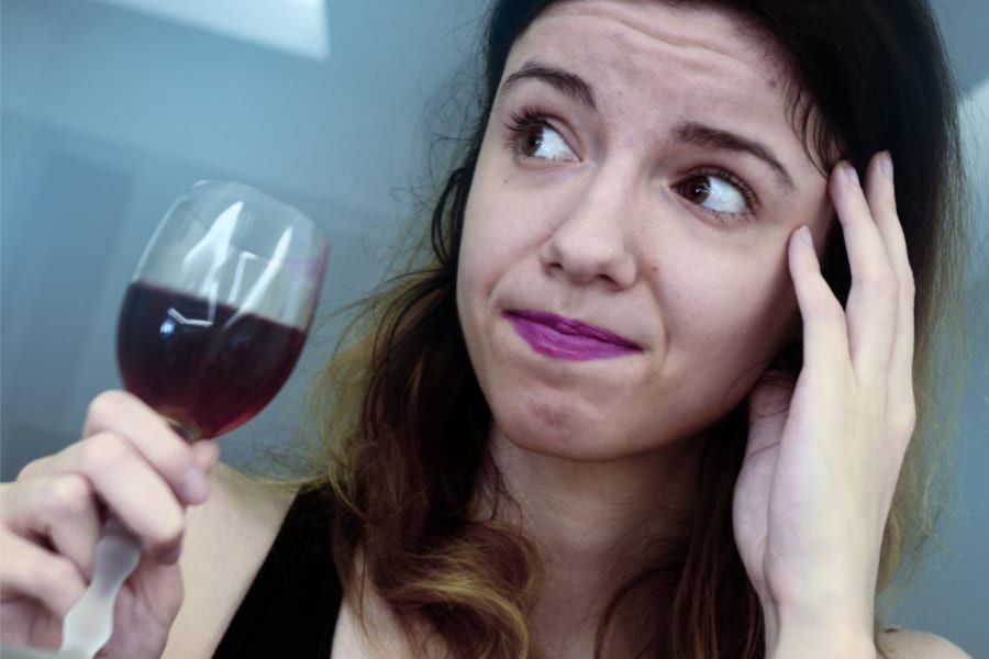 赤ワインだけで起きる頭痛の原因を特定！白ワインでは起きない理由とは？
