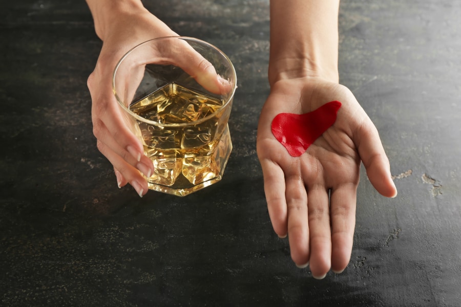 アルコールは肝臓で分解され、アセトアルデヒドになる