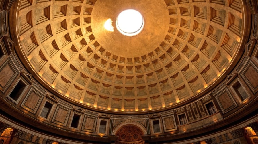 古代ローマの建造物「パンテオン」の内部